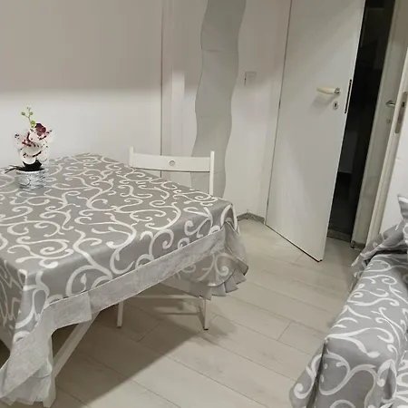 Single Nearby The Джардини-Наксос