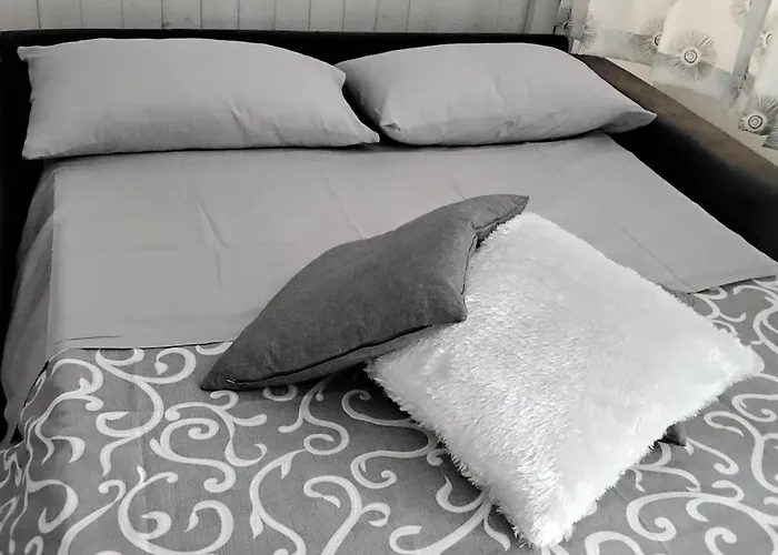 Single Nearby The Apartment Giardini Naxos