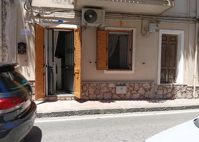 Single Nearby The Apartment