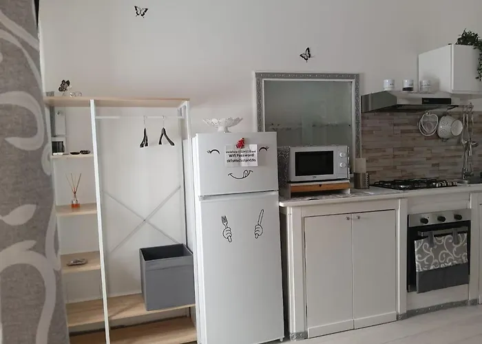 Single Nearby The Apartment *